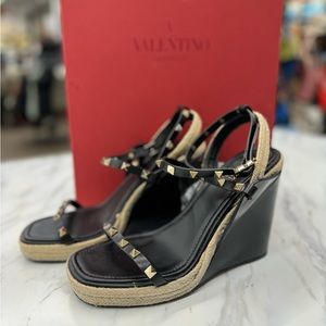 AUTHENTIC Valentino Garavani
Rockstud Leather Rope Wedge Sandals | Size 9.5